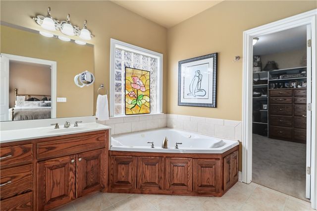 3906 NW Kensington Avenue, Bentonville, AR 72712