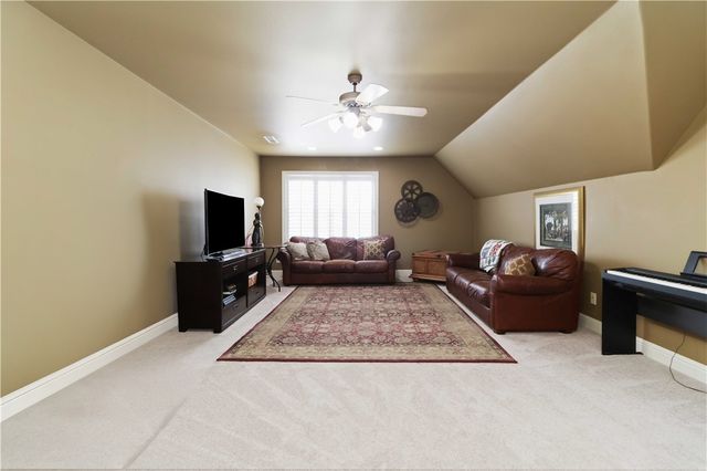 3906 NW Kensington Avenue, Bentonville, AR 72712