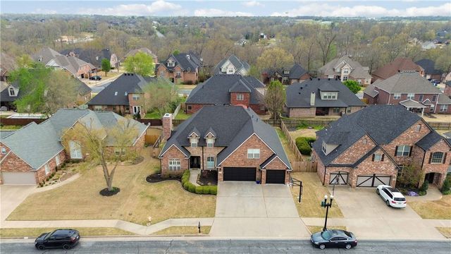 3906 NW Kensington Avenue, Bentonville, AR 72712