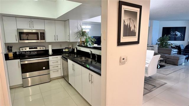 17375 Collins Avenue 1006, Sunny Isles Beach, FL 33160