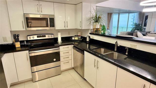 17375 Collins Avenue 1006, Sunny Isles Beach, FL 33160