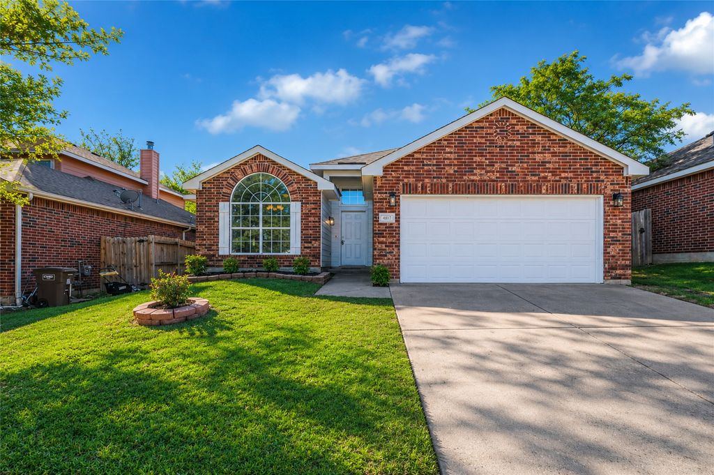 4817 Barnhill Lane, Fort Worth, TX 76135 — exterior