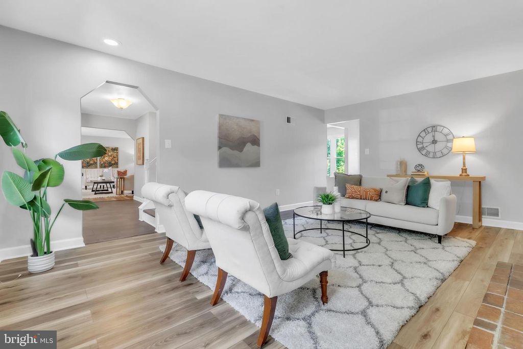 Image 13 of property listing at 8231 INVERNESS HOLLOW TER, Potomac, MD 20854