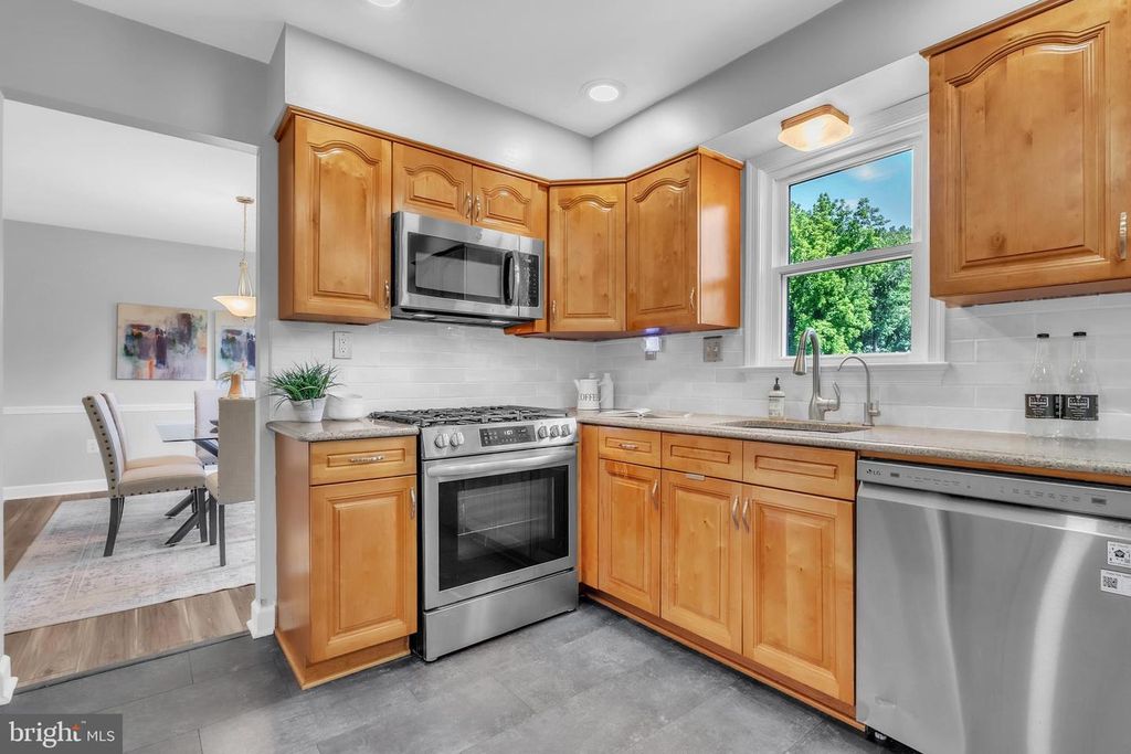 Image 15 of property listing at 8231 INVERNESS HOLLOW TER, Potomac, MD 20854