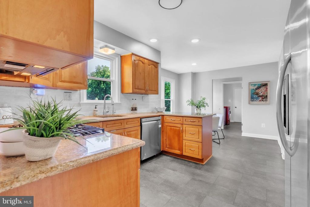 Image 16 of property listing at 8231 INVERNESS HOLLOW TER, Potomac, MD 20854
