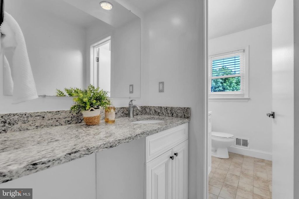 Image 23 of property listing at 8231 INVERNESS HOLLOW TER, Potomac, MD 20854
