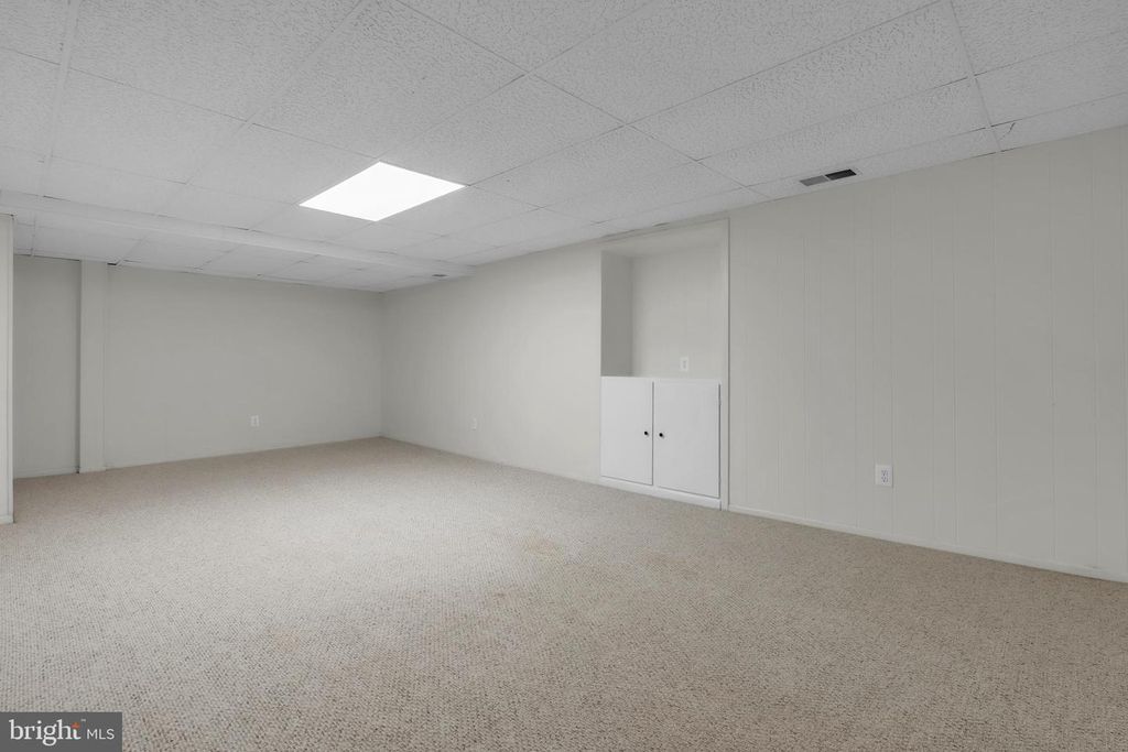 Image 28 of property listing at 8231 INVERNESS HOLLOW TER, Potomac, MD 20854