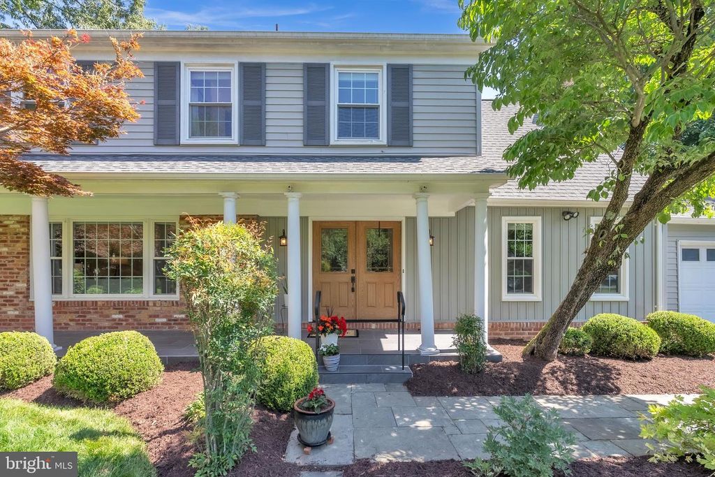 Image 3 of property listing at 8231 INVERNESS HOLLOW TER, Potomac, MD 20854