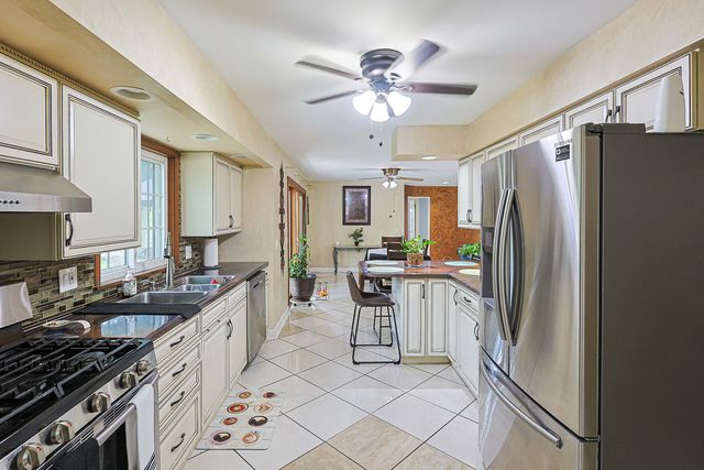 1431 Maple Lane, Elgin, IL 60123