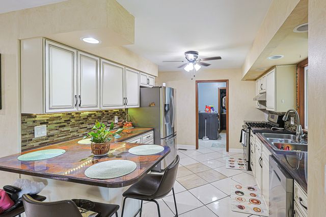 1431 Maple Lane, Elgin, IL 60123
