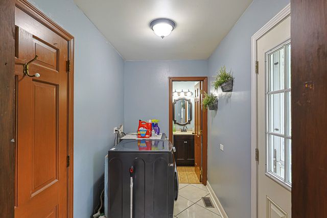 1431 Maple Lane, Elgin, IL 60123