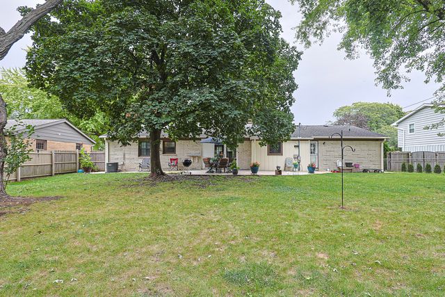 1431 Maple Lane, Elgin, IL 60123