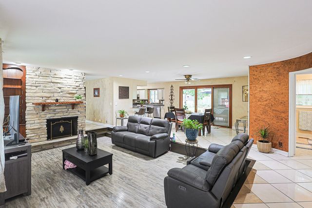 1431 Maple Lane, Elgin, IL 60123