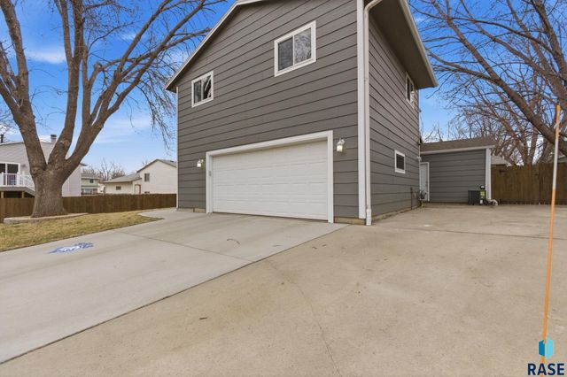 3304 S Steven Cir Circle, Sioux Falls, SD 57106