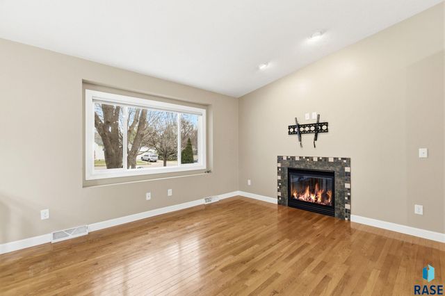 3304 S Steven Cir Circle, Sioux Falls, SD 57106