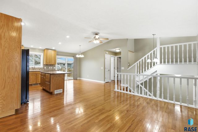 3304 S Steven Cir Circle, Sioux Falls, SD 57106