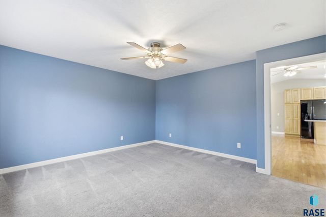 3304 S Steven Cir Circle, Sioux Falls, SD 57106