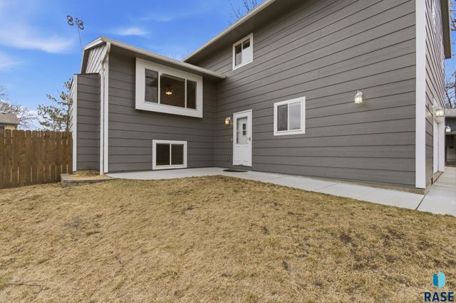 3304 S Steven Cir Circle, Sioux Falls, SD 57106