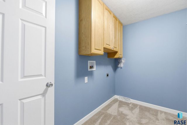 3304 S Steven Cir Circle, Sioux Falls, SD 57106