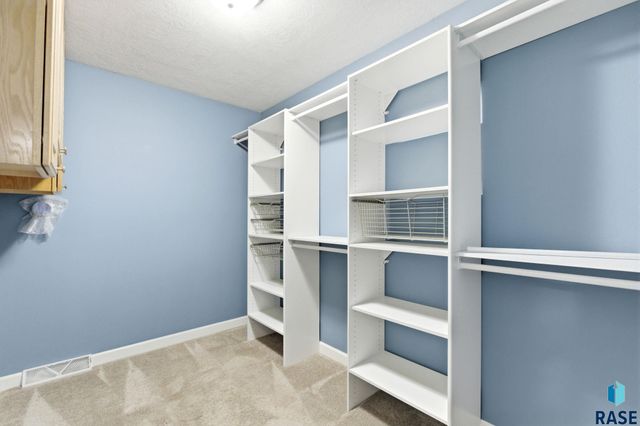 3304 S Steven Cir Circle, Sioux Falls, SD 57106