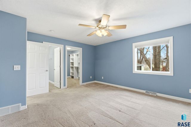 3304 S Steven Cir Circle, Sioux Falls, SD 57106