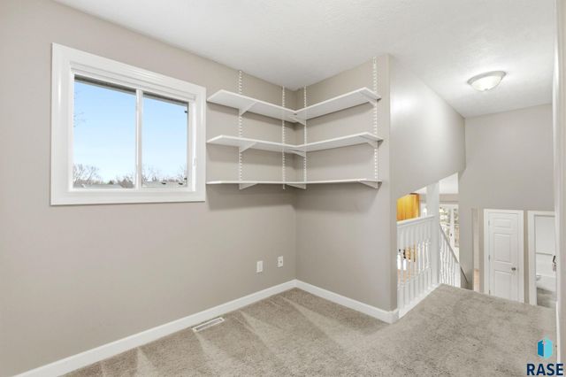 3304 S Steven Cir Circle, Sioux Falls, SD 57106