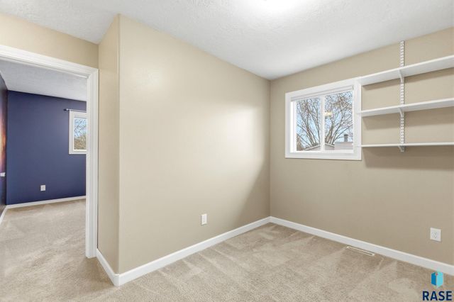 3304 S Steven Cir Circle, Sioux Falls, SD 57106