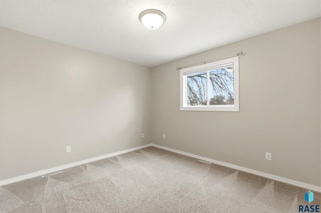 3304 S Steven Cir Circle, Sioux Falls, SD 57106