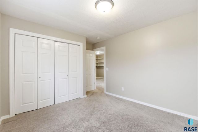 3304 S Steven Cir Circle, Sioux Falls, SD 57106