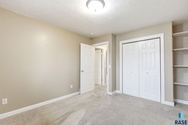 3304 S Steven Cir Circle, Sioux Falls, SD 57106