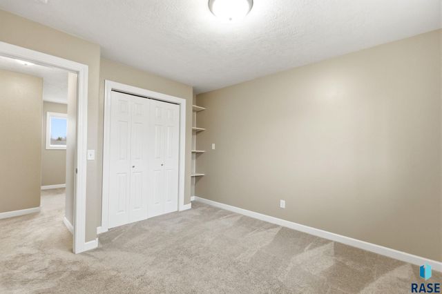 3304 S Steven Cir Circle, Sioux Falls, SD 57106