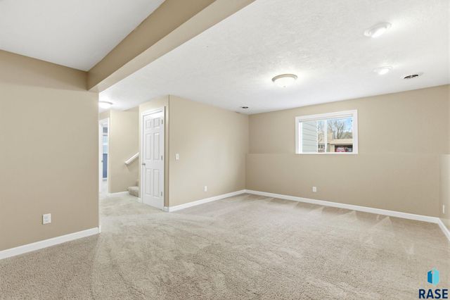 3304 S Steven Cir Circle, Sioux Falls, SD 57106