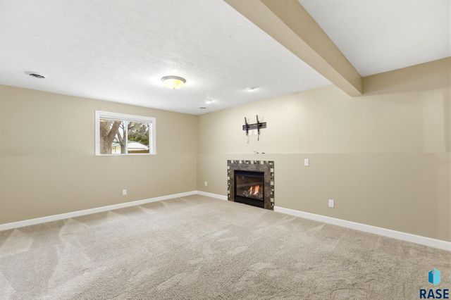 3304 S Steven Cir Circle, Sioux Falls, SD 57106