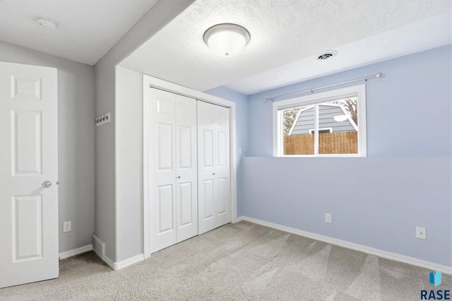 3304 S Steven Cir Circle, Sioux Falls, SD 57106