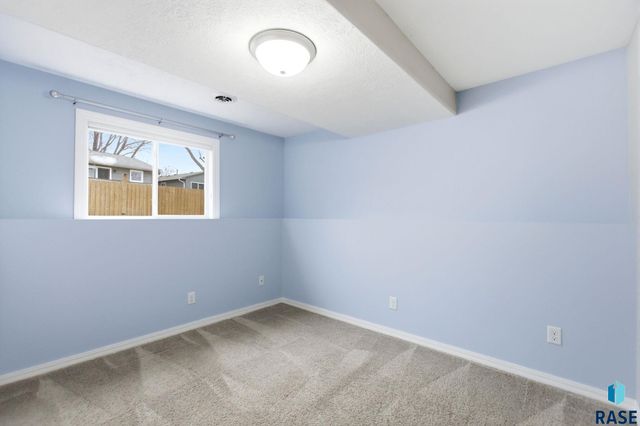 3304 S Steven Cir Circle, Sioux Falls, SD 57106