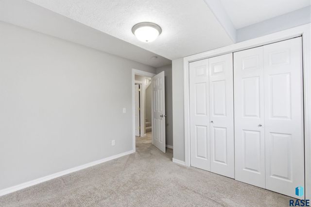 3304 S Steven Cir Circle, Sioux Falls, SD 57106