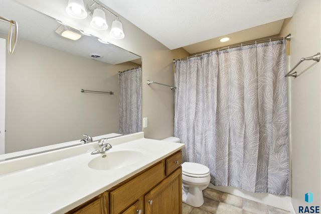 3304 S Steven Cir Circle, Sioux Falls, SD 57106