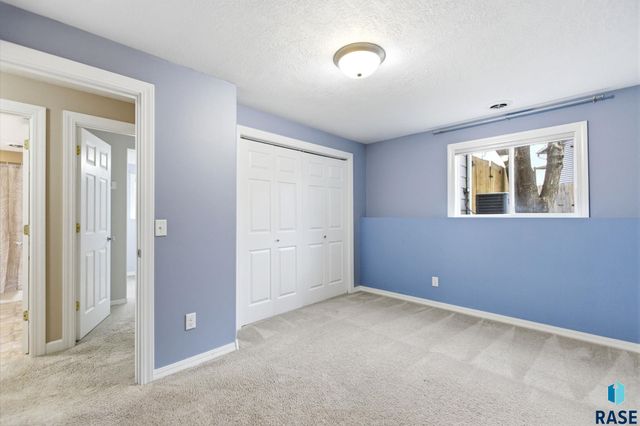 3304 S Steven Cir Circle, Sioux Falls, SD 57106