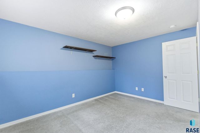 3304 S Steven Cir Circle, Sioux Falls, SD 57106