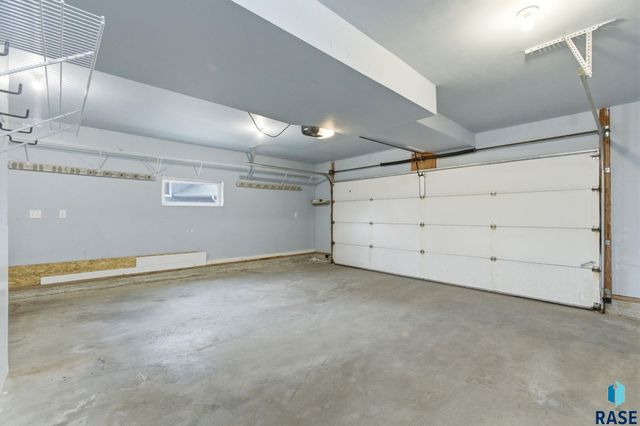 3304 S Steven Cir Circle, Sioux Falls, SD 57106