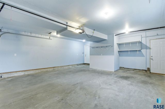 3304 S Steven Cir Circle, Sioux Falls, SD 57106