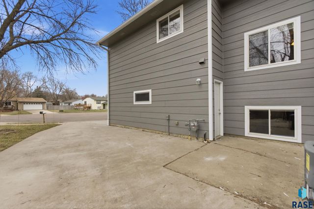3304 S Steven Cir Circle, Sioux Falls, SD 57106