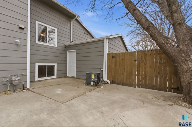 3304 S Steven Cir Circle, Sioux Falls, SD 57106