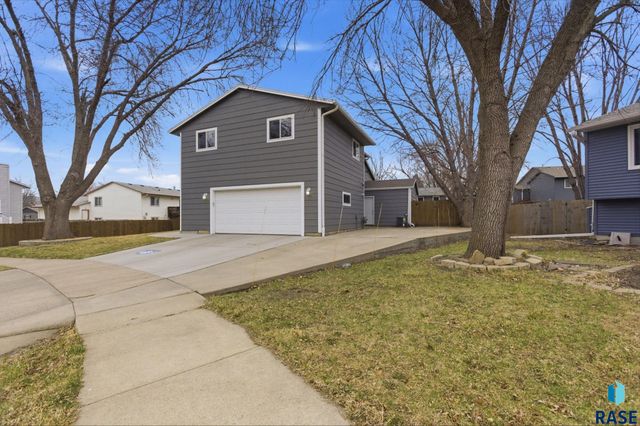 3304 S Steven Cir Circle, Sioux Falls, SD 57106