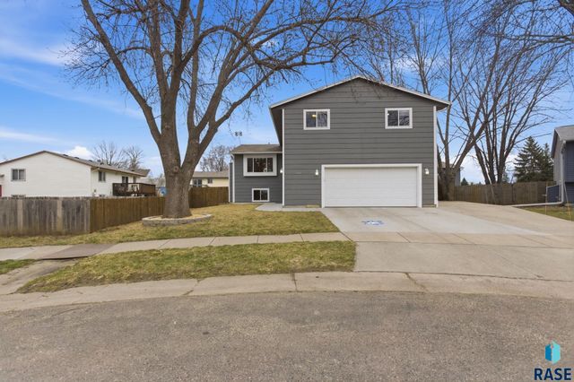 3304 S Steven Cir Circle, Sioux Falls, SD 57106