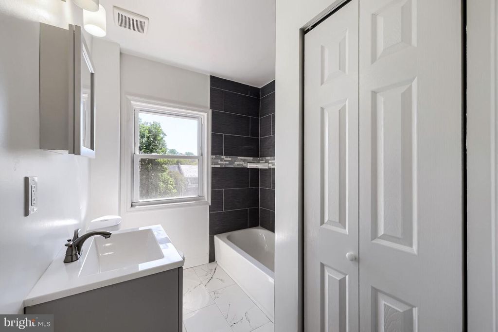 Image 18 of property listing at 38 N BERNICE AVE, Baltimore, MD 21229
