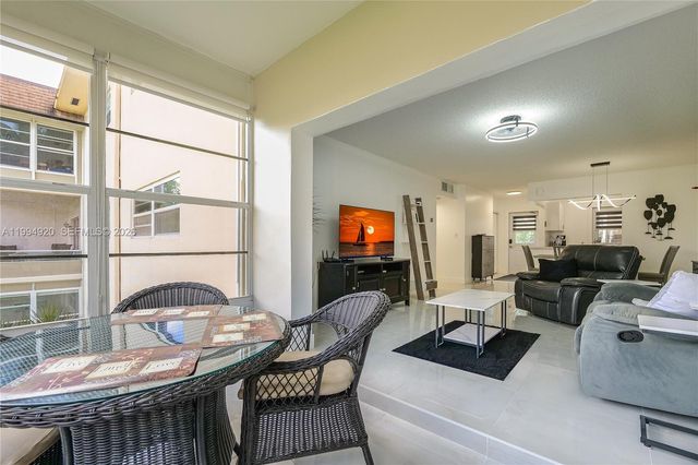 4701 NW 34th St 502, Lauderdale Lakes, FL 33319