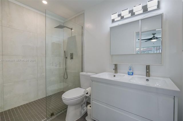 4701 NW 34th St 502, Lauderdale Lakes, FL 33319