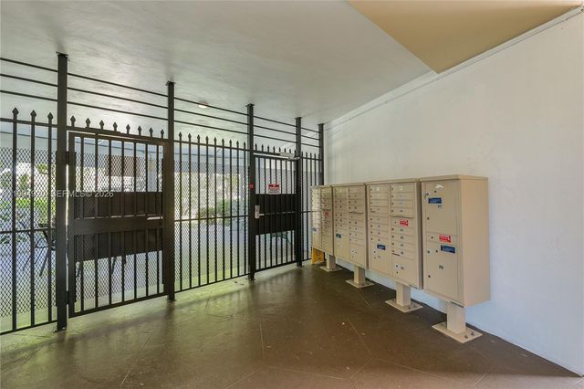 4701 NW 34th St 502, Lauderdale Lakes, FL 33319