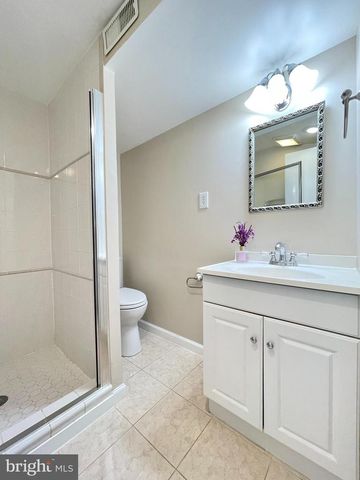 27 CHANTILLY CT, Rockville, MD 20850